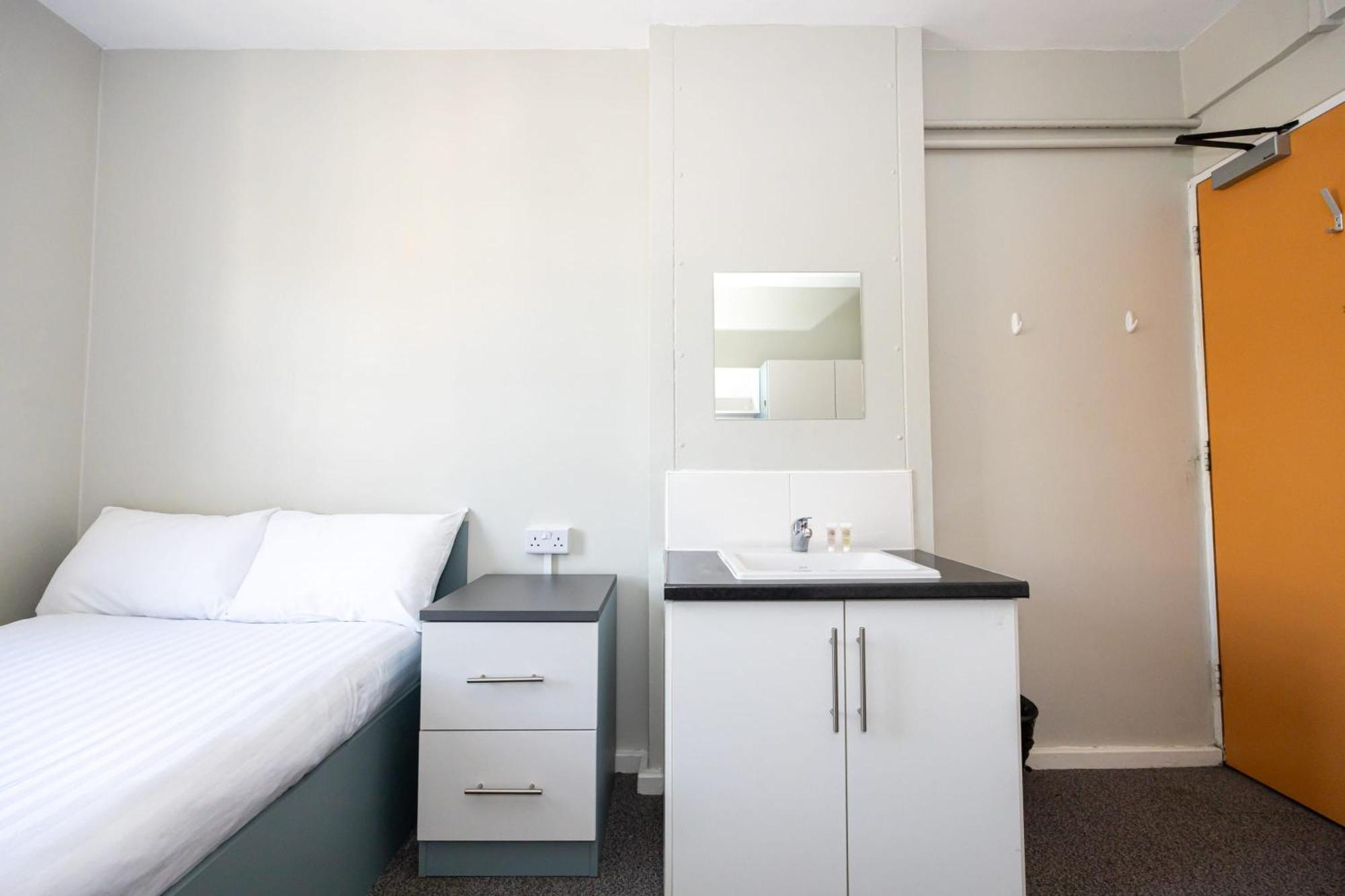 Spacious Room With Shared Facilities 伦敦 外观 照片